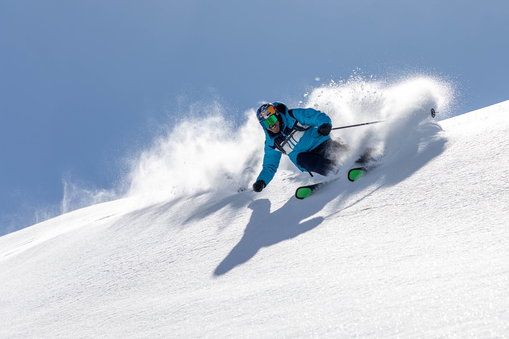 Position de ski en poudreuse